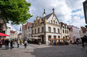 2BR 95m2 apartment in Old Town with Free Parking and Sauna!, Tallinn